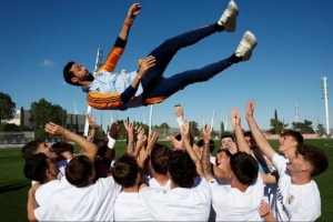 皇马U19青年队提前一轮联赛夺冠，主帅阿韦洛亚三年两夺联赛冠军