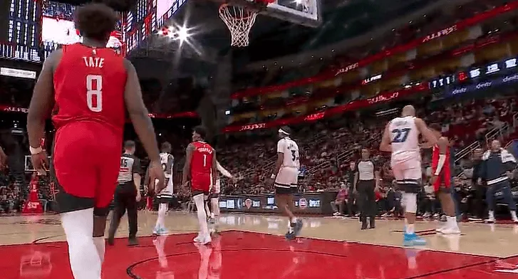 星空体育官方平台-申京剩1分钟6犯被罚下，火箭暂领先森林狼3分